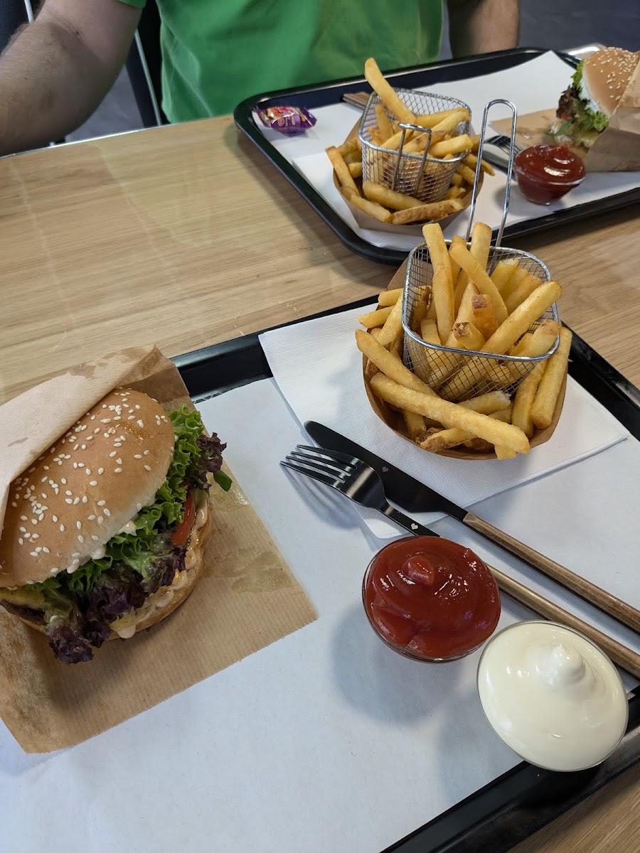 Charly’S Burger & Sweets Gmbh